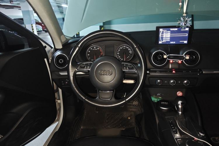 Used Audi A3 2016 Limousine 35 TFSI Prestige Edition Steering Wheel