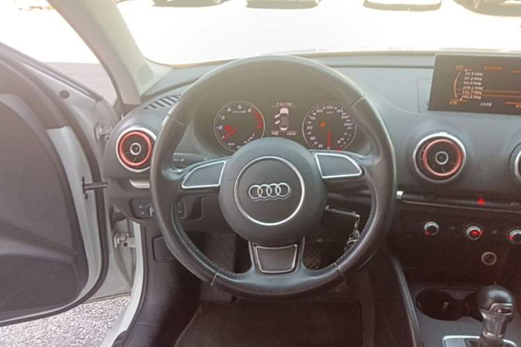 Used Audi A3 2016 Limousine 35 TFSI Ambition Edition Steering Wheel