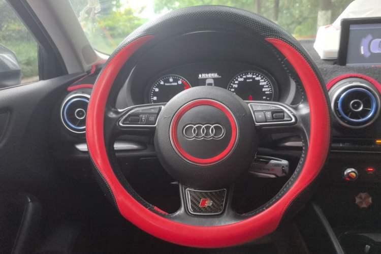 Used Audi A3 2016 Limousine 35 TFSI Prestige Edition Steering Wheel