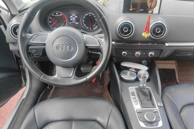 Used Audi A3 2016 Limousine 35 TFSI Ambition Edition Steering Wheel