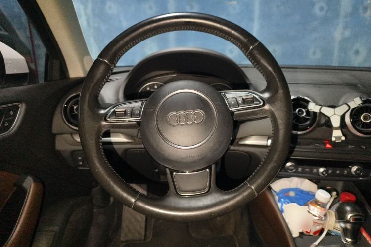 Used Audi A3 2016 Limousine 35 TFSI Style Edition Steering Wheel
