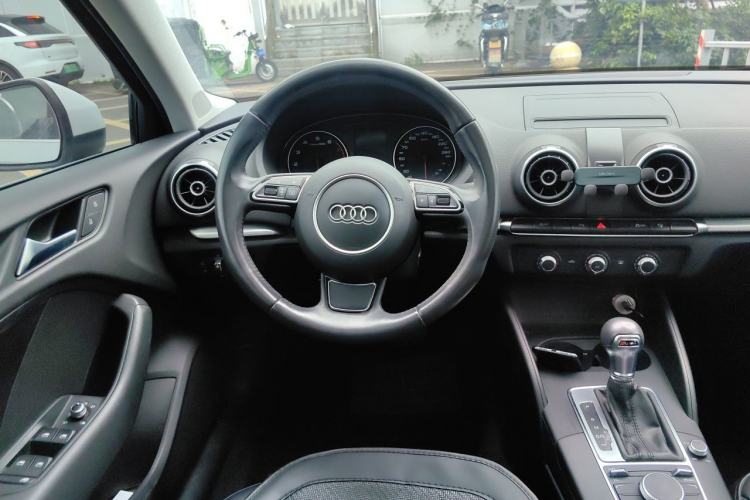 Used Audi A3 2016 Limousine 35 TFSI Prestige Edition Steering Wheel