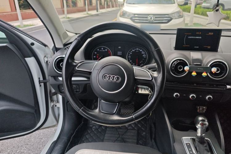 Used Audi A3 2016 Limousine 35 TFSI Ambition Edition Steering Wheel