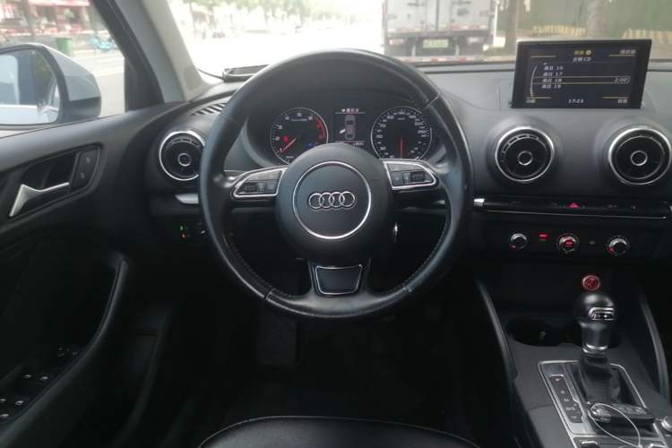 Used Audi A3 2016 Limousine 35 TFSI Prestige Edition Steering Wheel