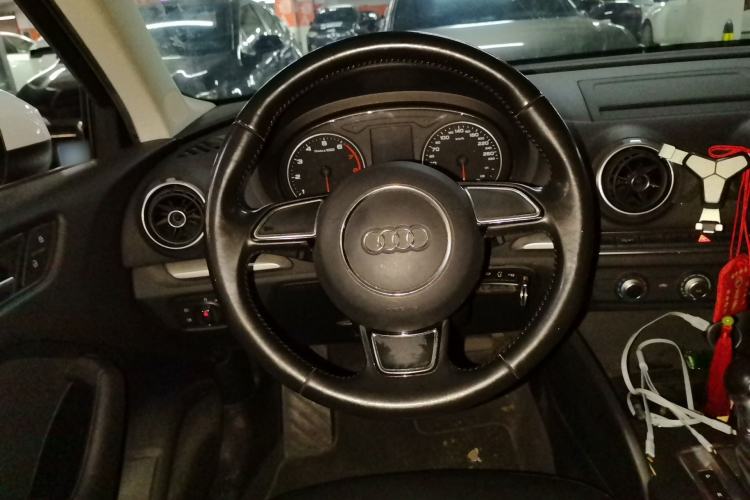 Used Audi A3 2016 Limousine 35 TFSI Ambition Edition Steering Wheel