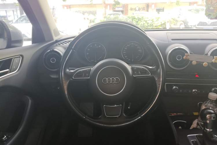 Used Audi A3 2016 Limousine 35 TFSI Style Edition Steering Wheel