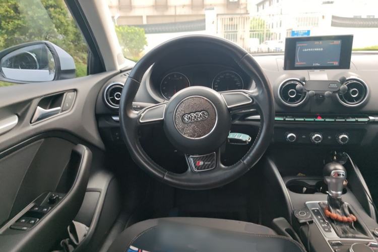 Used Audi A3 2016 Limousine 35 TFSI Ambition Edition Steering Wheel