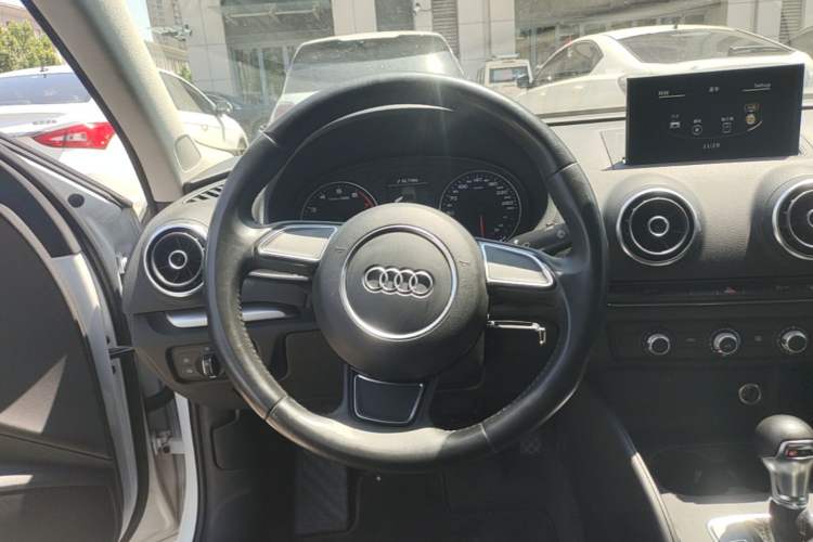 Used Audi A3 2016 Limousine 35 TFSI Ambition Edition Steering Wheel