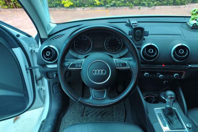 Used Audi A3 2016 Limousine 35 TFSI Prestige Edition Steering Wheel