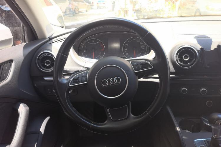 Used Audi A3 2016 Limousine 35 TFSI Ambition Edition Steering Wheel