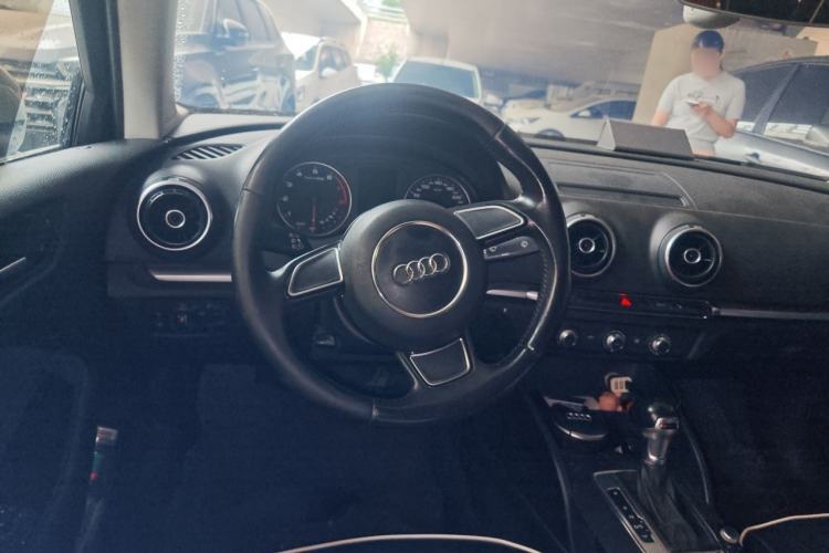 Used Audi A3 2016 Limousine 35 TFSI Ambition Edition Steering Wheel
