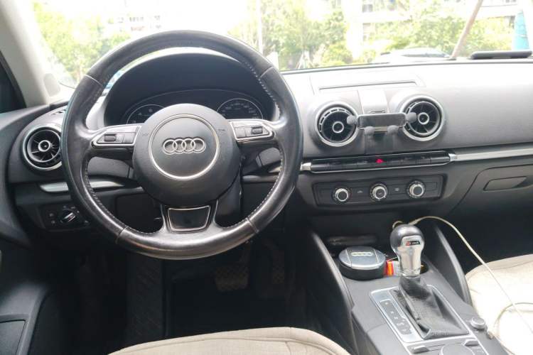 Used Audi A3 2016 Limousine 35 TFSI Prestige Edition Steering Wheel