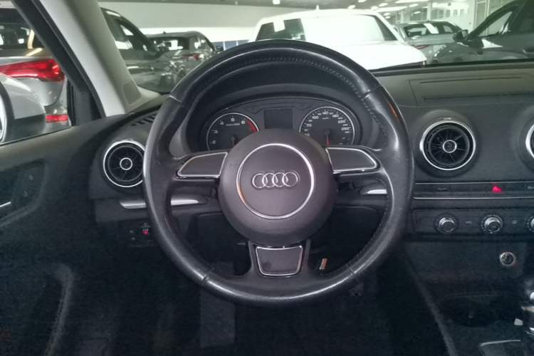 Used Audi A3 2016 Limousine 35 TFSI Ambition Edition Steering Wheel