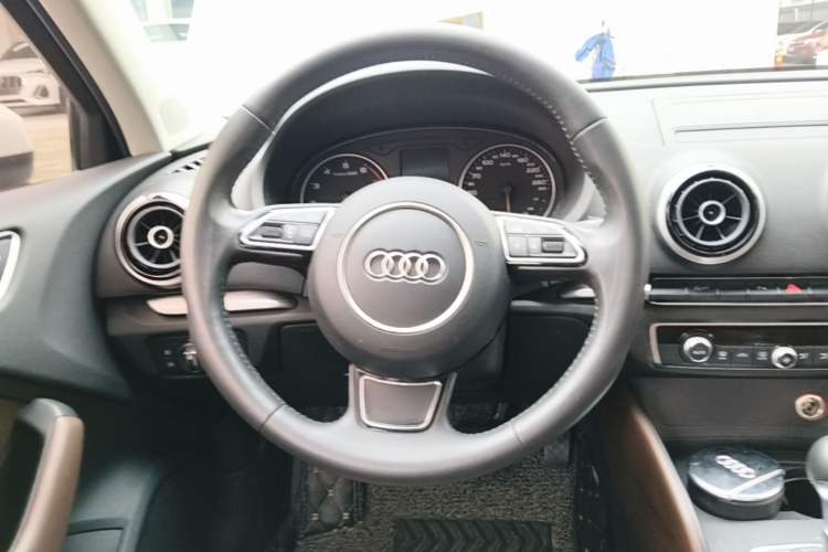 Used Audi A3 2016 Limousine 35 TFSI Style Edition Steering Wheel