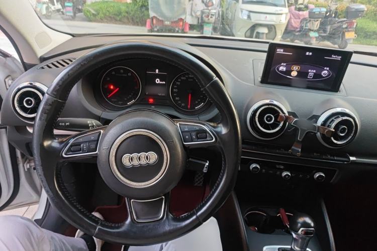 Used Audi A3 2016 Limousine 35 TFSI Style Edition Steering Wheel