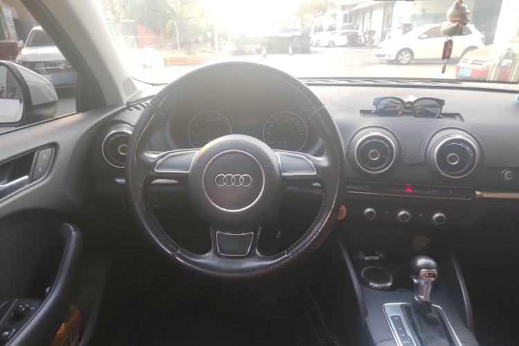 Used Audi A3 2016 Limousine 35 TFSI Ambition Edition Steering Wheel