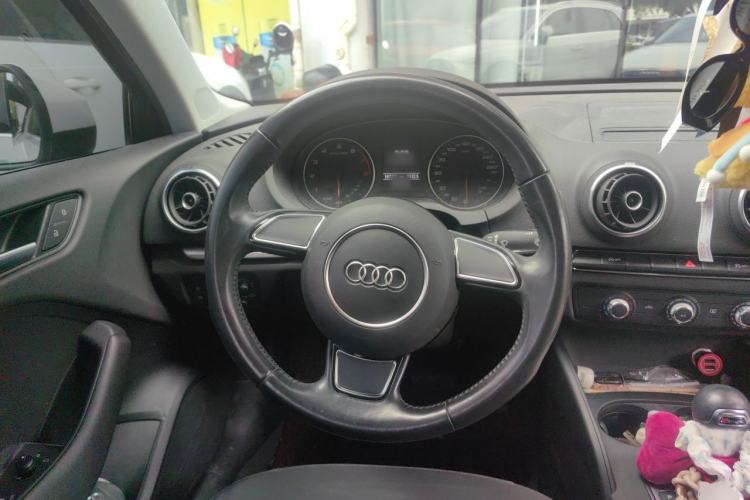 Used Audi A3 2016 Limousine 35 TFSI Ambition Edition Steering Wheel