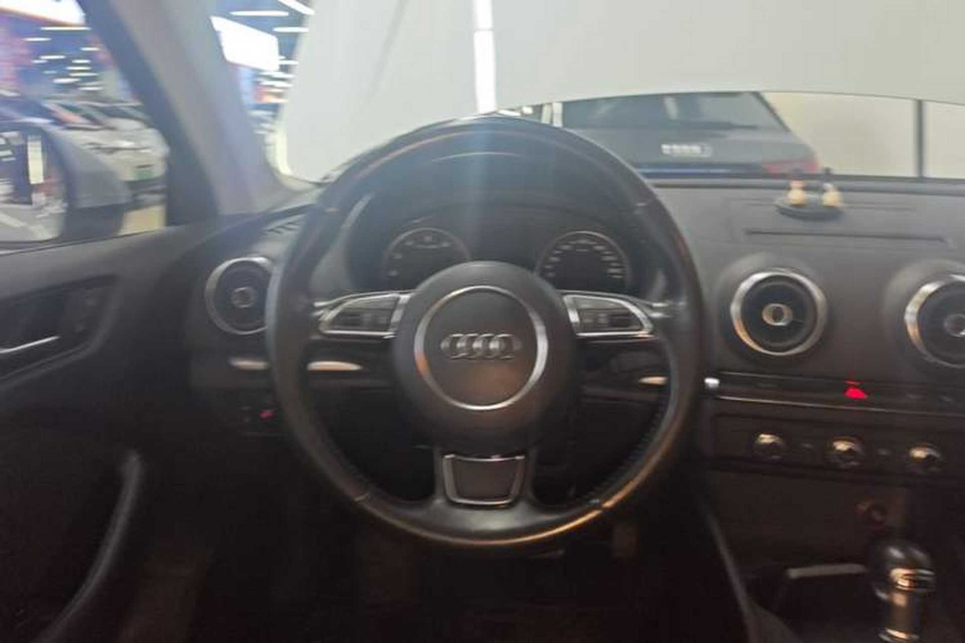 Used Audi A3 2016 Limousine 35 TFSI Ambition Edition Steering Wheel