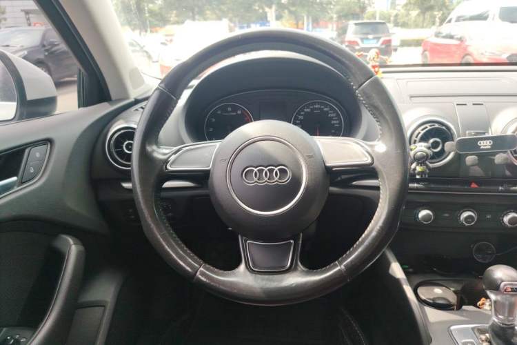 Used Audi A3 2016 Limousine 35 TFSI Ambition Edition Steering Wheel