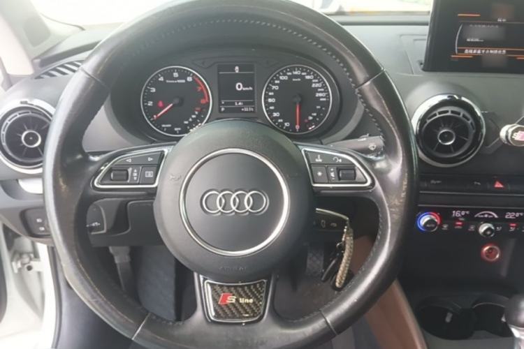 Used Audi A3 2016 Limousine 35 TFSI Style Edition Steering Wheel