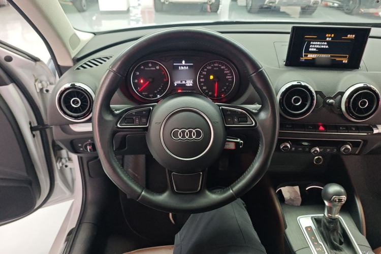 Used Audi A3 2016 Limousine 35 TFSI Style Edition Steering Wheel