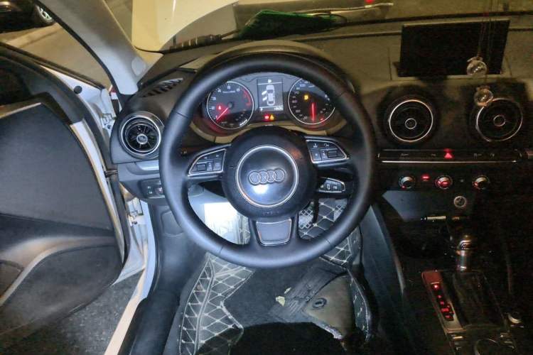 Used Audi A3 2016 Limousine 35 TFSI Prestige Edition Steering Wheel