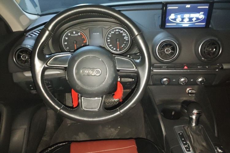 Used Audi A3 2016 Limousine 35 TFSI Ambition Edition Steering Wheel