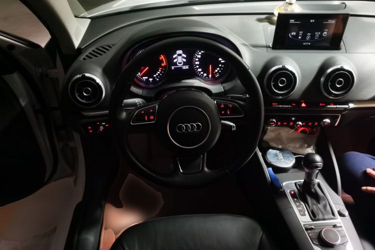 Used Audi A3 2016 Limousine 35 TFSI Style Edition Steering Wheel