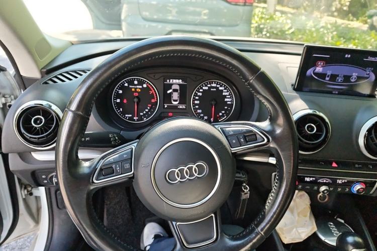 Used Audi A3 2016 Limousine 35 TFSI Style Edition Steering Wheel