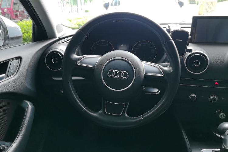 Used Audi A3 2016 Limousine 35 TFSI Ambition Edition Steering Wheel