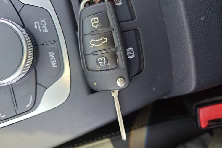 Used Audi A3 2016 Limousine 35 TFSI Prestige Edition Vehicle Key