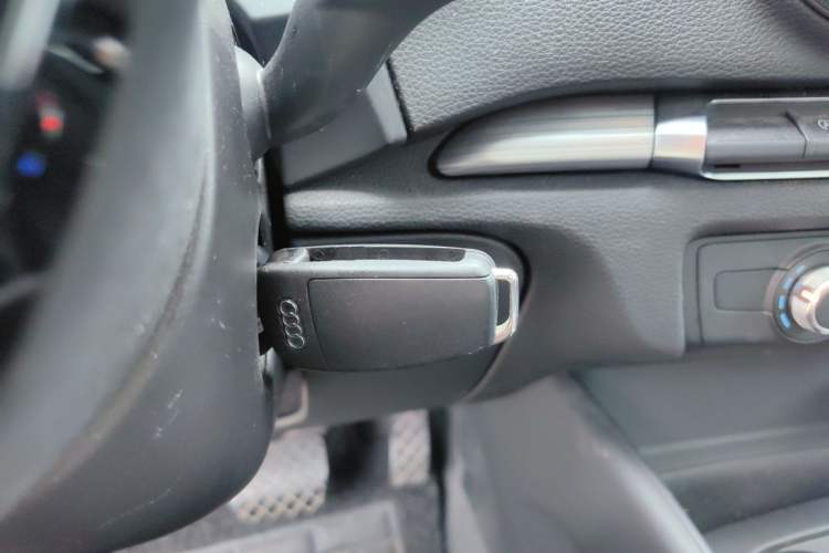 Used Audi A3 2016 Limousine 35 TFSI Prestige Edition Vehicle Key