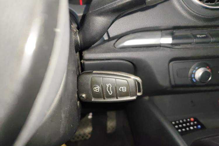 Used Audi A3 2016 Limousine 35 TFSI Ambition Edition Vehicle Key