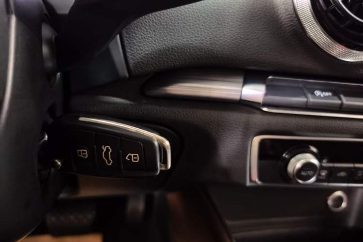 Used Audi A3 2016 Limousine 35 TFSI Style Edition Vehicle Key