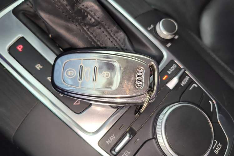 Used Audi A3 2016 Limousine 35 TFSI Style Edition Vehicle Key