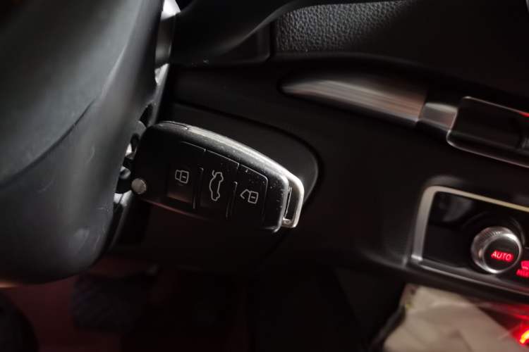 Used Audi A3 2016 Limousine 35 TFSI Style Edition Vehicle Key