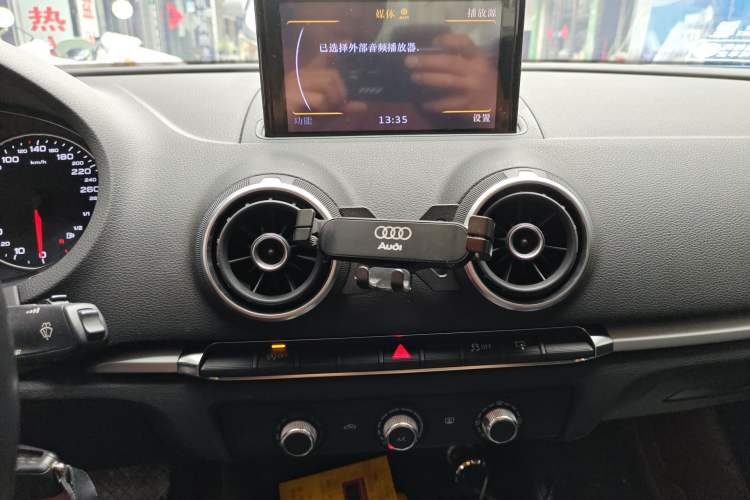 Used Audi A3 2016 Limousine 35 TFSI Ambition Edition Audio And AC Panel