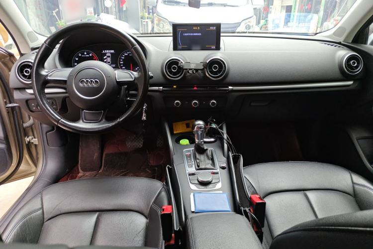 Used Audi A3 2016 Limousine 35 TFSI Ambition Edition Center Console