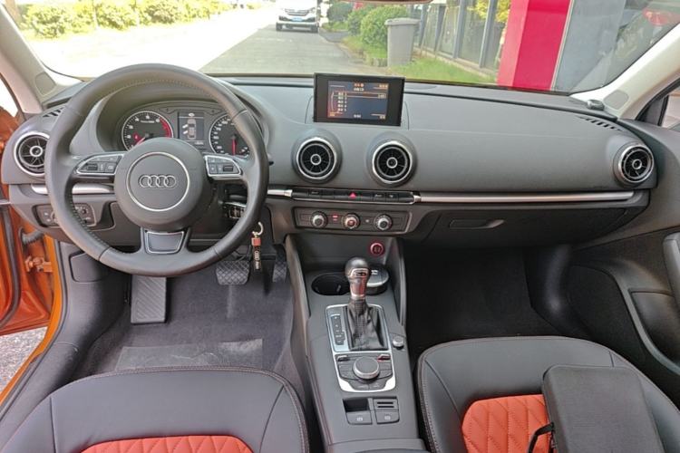 Used Audi A3 2016 Limousine 35 TFSI Ambition Edition Center Console