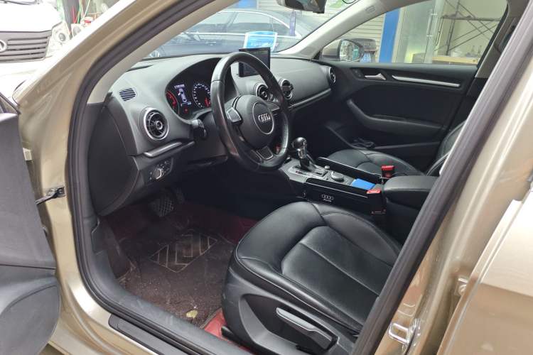 Used Audi A3 2016 Limousine 35 TFSI Ambition Edition Driver Seat