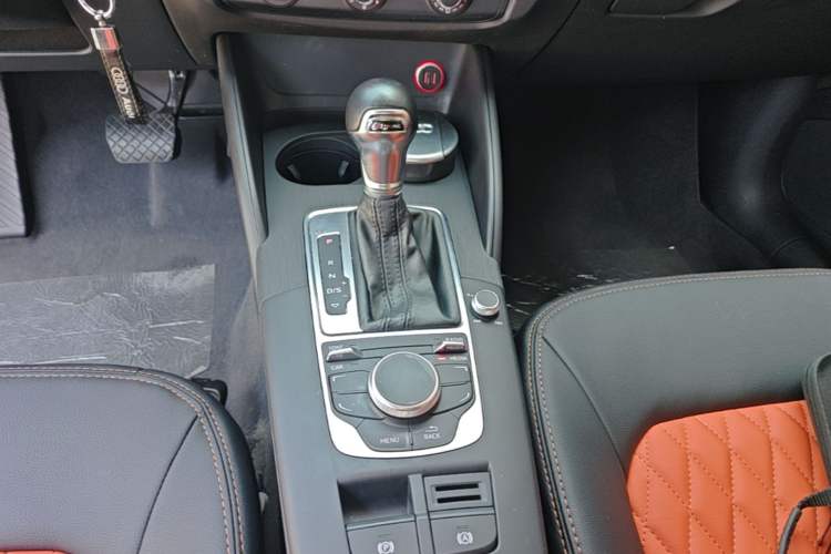 Used Audi A3 2016 Limousine 35 TFSI Ambition Edition Gear Lever