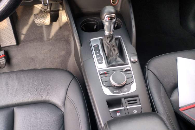 Used Audi A3 2016 Limousine 35 TFSI Style Edition Gear Lever