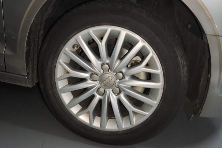 Used Audi A3 2016 Limousine 35 TFSI Ambition Edition Right Front Wheel Hub