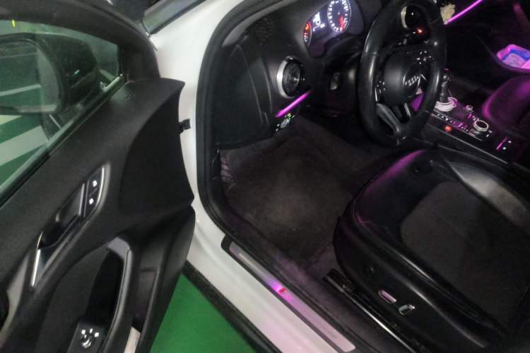 Used Audi A3 2017 Limousine 35 TFSI Fashion Model Driver Seat