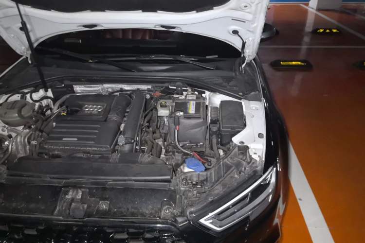 Used Audi A3 2017 Limousine 35 TFSI Sport Edition Engine Bay Left