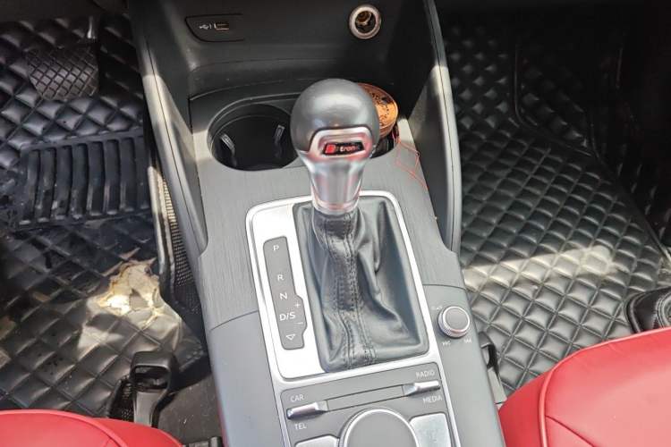 Used Audi A3 2017 Limousine 35 TFSI Ambition Edition Gear Lever