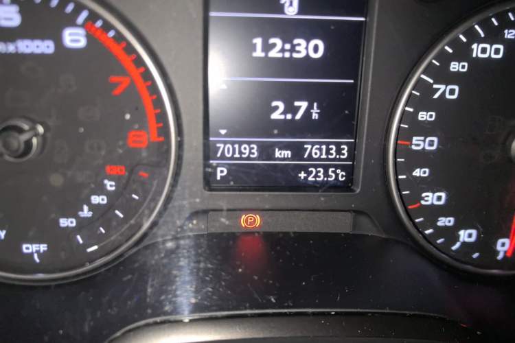 Used Audi A3 2017 Limousine 35 TFSI Sport Edition Odometer Close Up