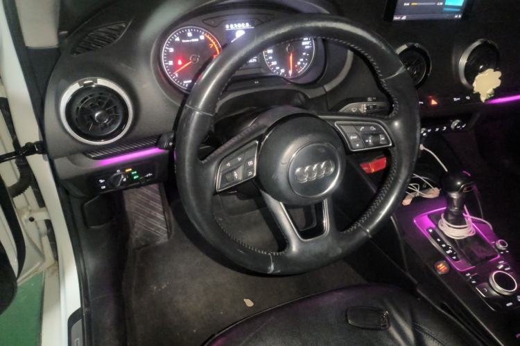 Used Audi A3 2017 Limousine 35 TFSI Fashion Model Steering Wheel