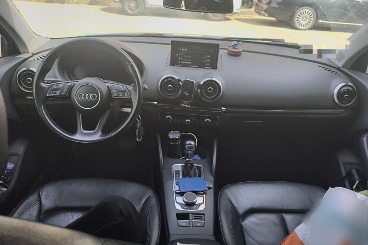 Used Audi A3 2017 Limousine 35 TFSI Style Edition Center Console