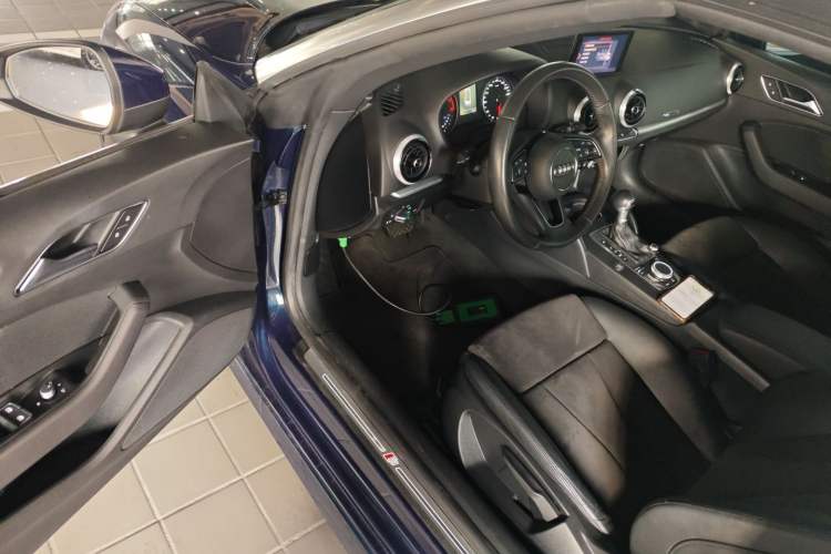 Used Audi A3 2017 Cabriolet 40 TFSI Interior 3